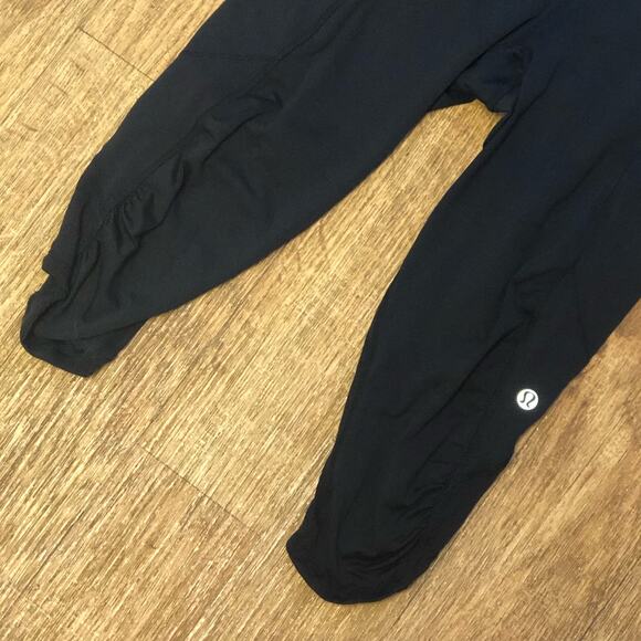Lululemon Black and Gray Run A Marathon Crop Capri Leggings Size 4 - Picture 5 of 16